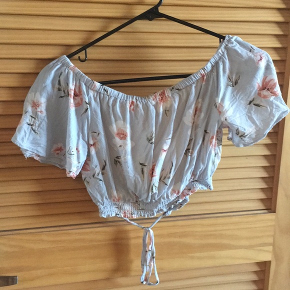 Kendall and Kylie Floral Crop Blouse - Picture 2 of 5